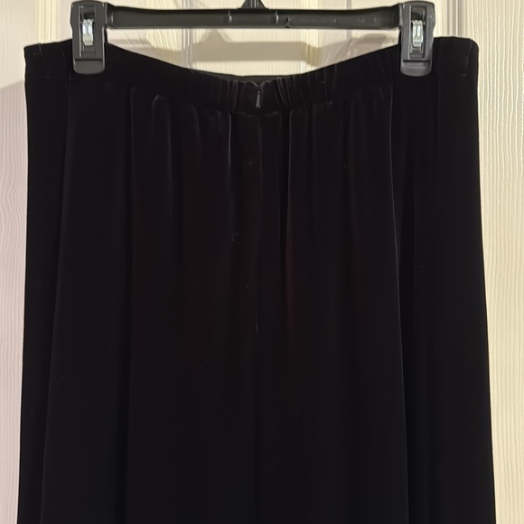 Vintage long black velvet skirt.  XL.  Alex Evenings. - Picture 3 of 4